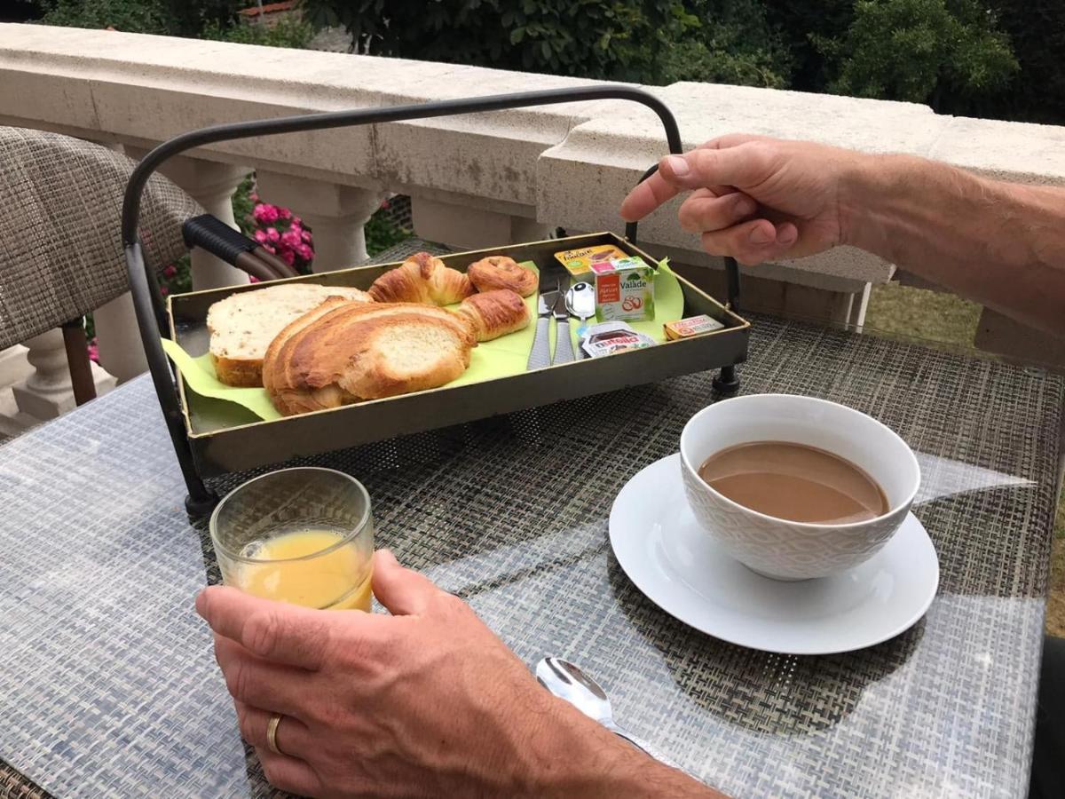 A La Villa Perroy Les Chambres Sont Spacieuses Et Les Petit-Dejeuners Offerts Dunkirk ภายนอก รูปภาพ