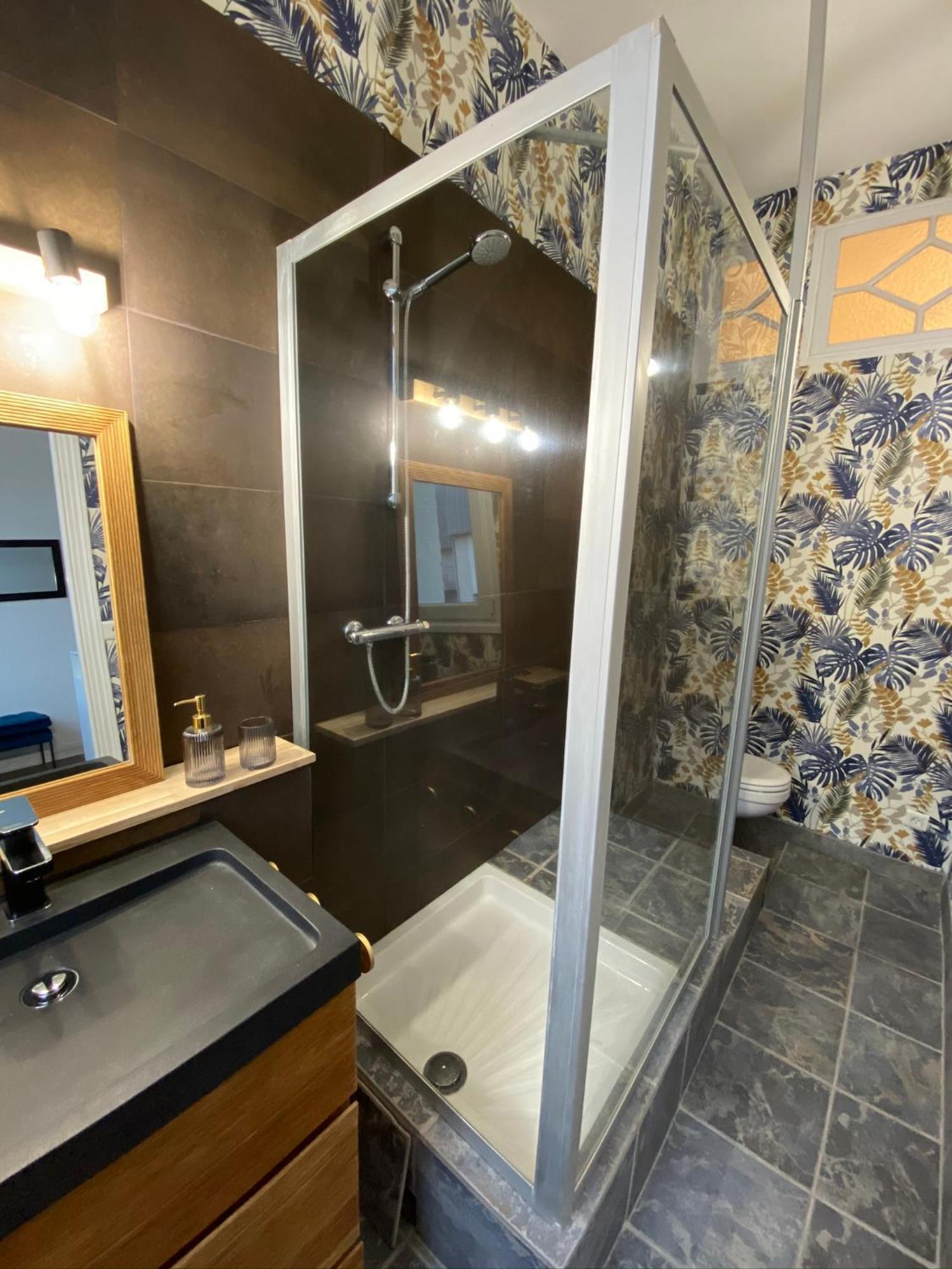 A La Villa Perroy Les Chambres Sont Spacieuses Et Les Petit-Dejeuners Offerts Dunkirk ห้อง รูปภาพ