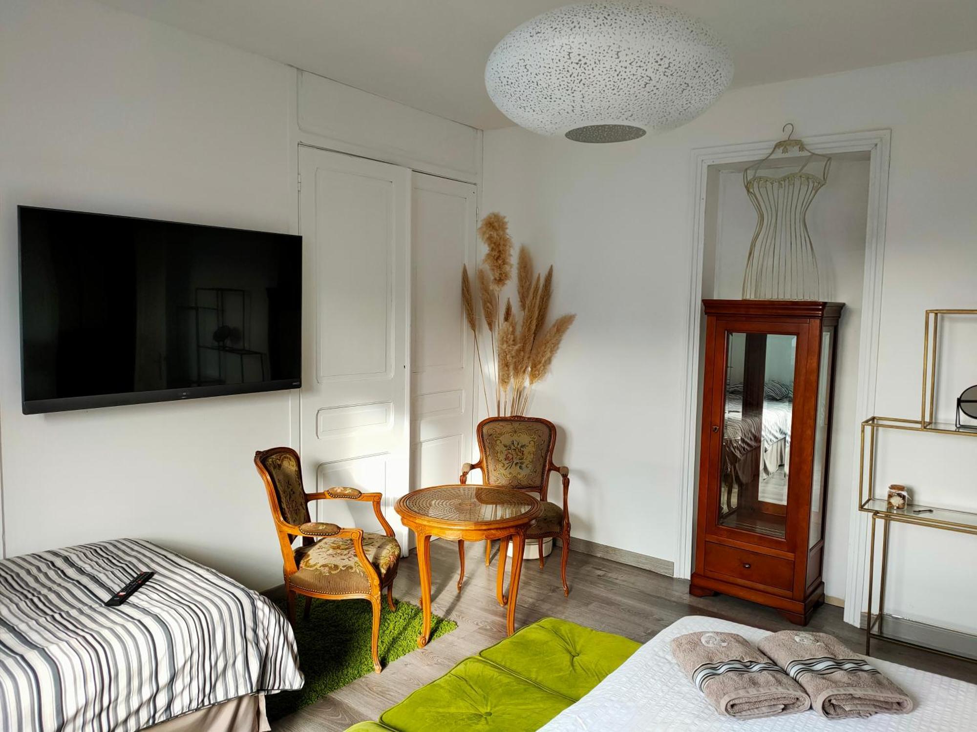 A La Villa Perroy Les Chambres Sont Spacieuses Et Les Petit-Dejeuners Offerts Dunkirk ภายนอก รูปภาพ
